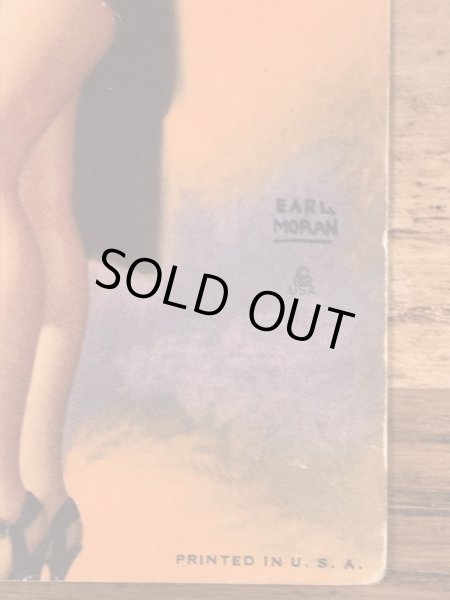 Thumb Fun, Eh, Kid?のメッセージが書かれたピンナップガールの40’sヴィンテージカード