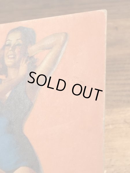 Earl Moranが描いたピンナップガールの40年代ビンテージカード