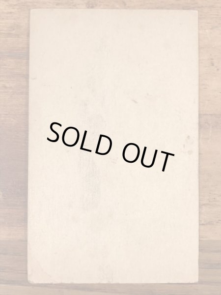 Thumb Fun, Eh, Kid?のメッセージが書かれたピンナップガールの40’sヴィンテージカード