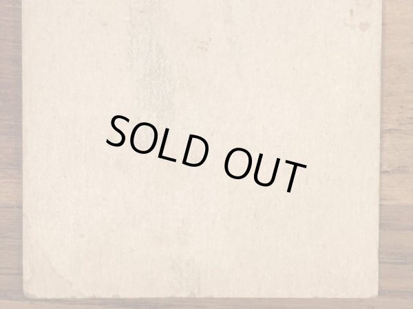 Thumb Fun, Eh, Kid?のメッセージが書かれたピンナップガールの40’sヴィンテージカード