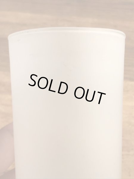 “Bottoms Up!”のメッセージが書かれたキツツキのキャラクターの60年代ビンテージグラス