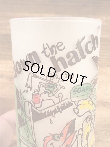 “Down The Hatch!”のメッセージが書かれたキツツキのキャラクターの60年代ビンテージグラス