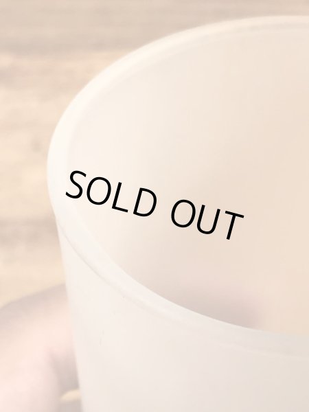 “Down The Hatch!”のメッセージが書かれたキツツキのキャラクターの60年代ビンテージグラス