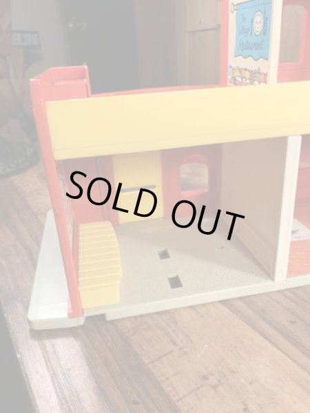 フィッシャープライス社製のリトルピープルの70年代ビンテージプレイハウス