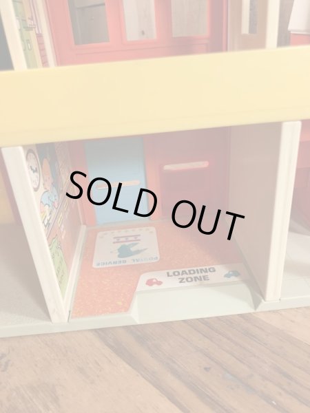 フィッシャープライス社製のリトルピープルの70年代ビンテージプレイハウス