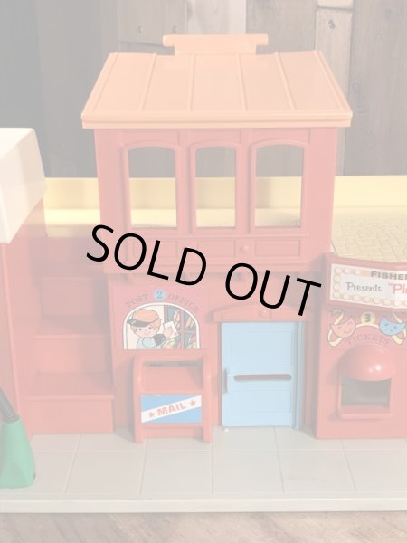 Fisher-Price社製のリトルピープルの70’sヴィンテージファミリープレイハウス