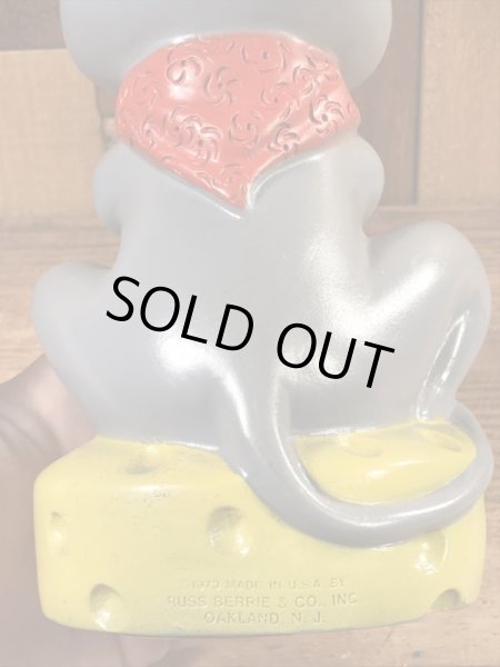 Russ Berrie社製のチーズの上のネズミの70’sヴィンテージコインバンクドール