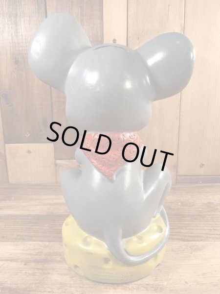 Russ Berrie社製のチーズの上のネズミの70’sヴィンテージコインバンクドール