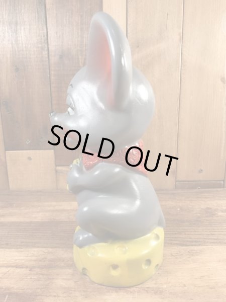 Russ Berrie社製のチーズの上のネズミの70’sヴィンテージコインバンクドール