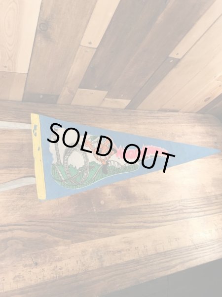 アドバタイジングキャラクターのマジックマウンテンの70年代ビンテージペナント