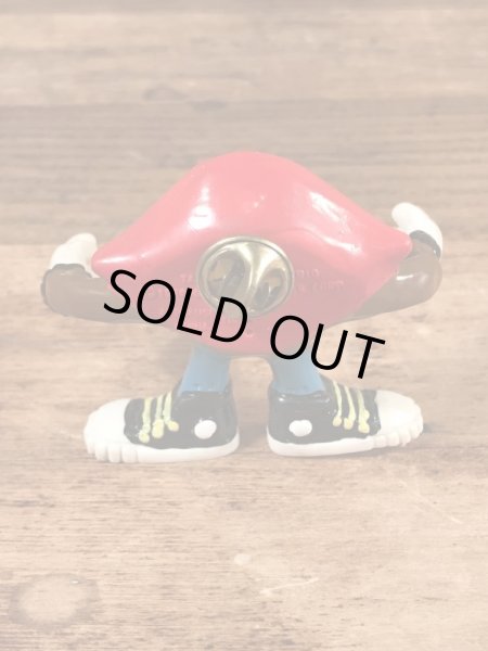 企業キャラクターのTang Lipsの80’sヴィンテージピンズ