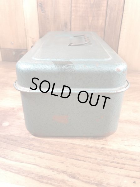 メタリックグリーンのメタル製の50〜60’sヴィンテージツールボックス