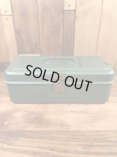 メタリックグリーンの金属製の50〜60年代ビンテージ工具箱