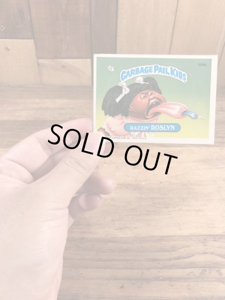 トップス社製のガーベッジペイルキッズの80年代ビンテージステッカーカード