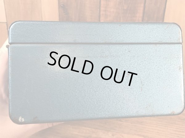 メタリックブルーの金属製の50〜60年代ビンテージ工具箱