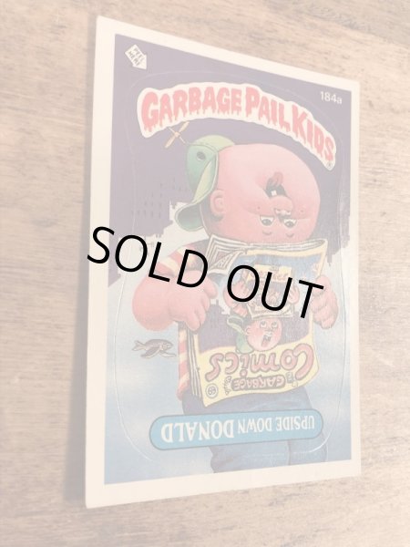 トップス社製のガーベッジペイルキッズの80年代ビンテージステッカーカード