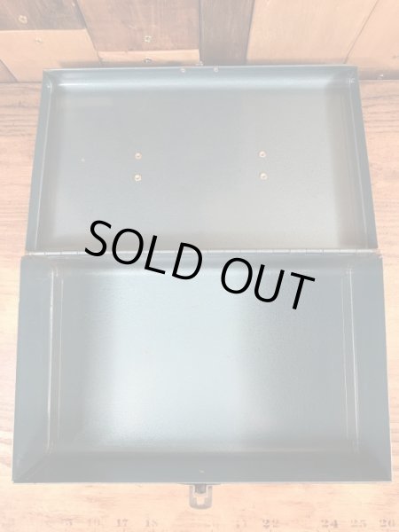 メタリックブルーの金属製の50〜60年代ビンテージ工具箱