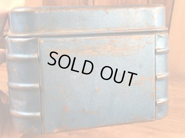 メタリックブルーの金属製の50〜60年代ビンテージ工具箱