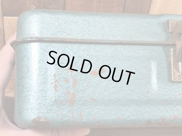 メタリックグリーンのメタル製の50〜60’sヴィンテージツールボックス