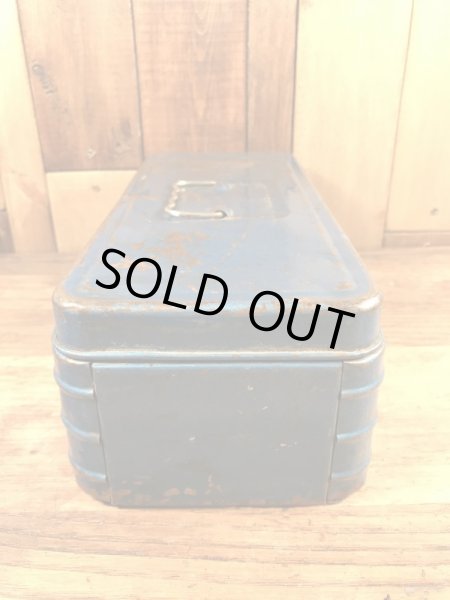 メタリックブルーのメタル製の50〜60’sヴィンテージツールボックス