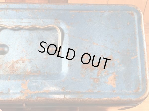 メタリックブルーの金属製の50〜60年代ビンテージ工具箱