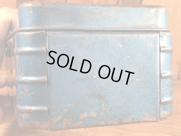 メタリックブルーのメタル製の50〜60’sヴィンテージツールボックス