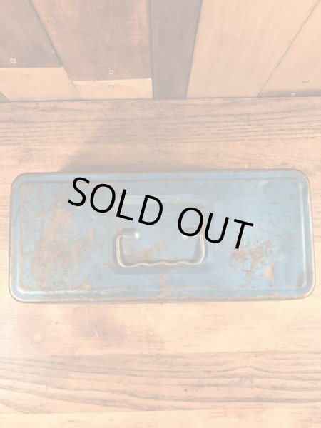 メタリックブルーの金属製の50〜60年代ビンテージ工具箱