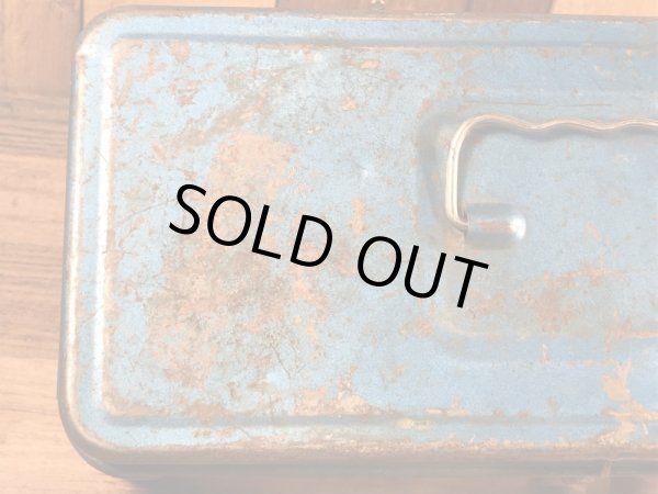 メタリックブルーのメタル製の50〜60’sヴィンテージツールボックス