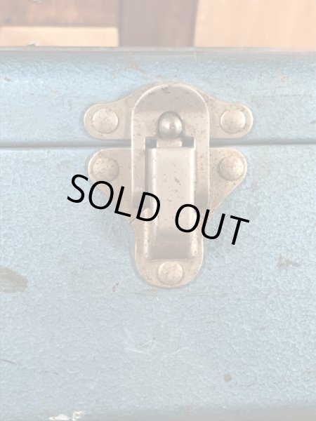 メタリックブルーのメタル製の50〜60’sヴィンテージツールボックス