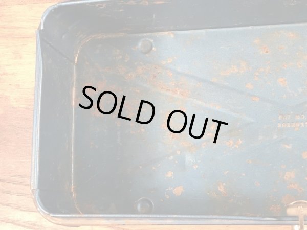 メタリックブルーのメタル製の50〜60’sヴィンテージツールボックス