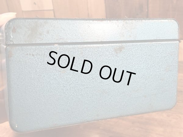 メタリックブルーのメタル製の50〜60’sヴィンテージツールボックス