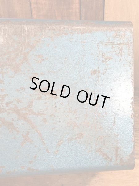 メタリックブルーの金属製の50〜60年代ビンテージ工具箱