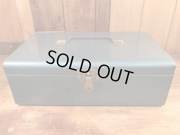 メタリックブルーのメタル製の50〜60’sヴィンテージツールボックス