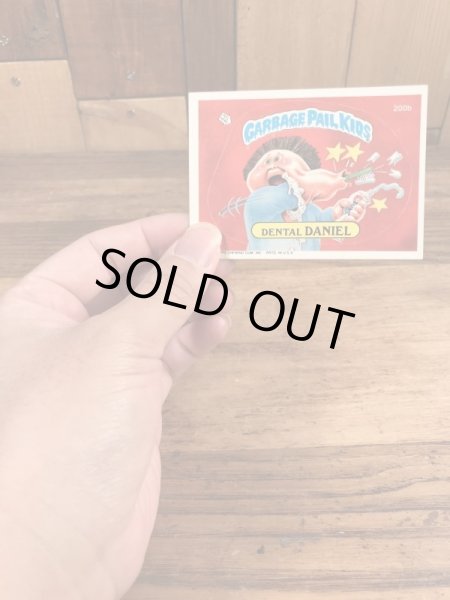 トップス社製のガーベッジペイルキッズの80年代ビンテージステッカーカード