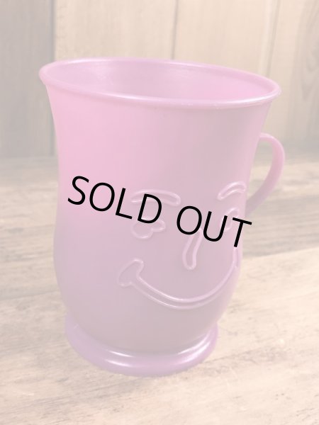 企業キャラクターのクールエイドの80年代ビンテージプラスチックカップ