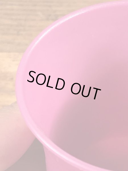 企業キャラクターのクールエイドの80年代ビンテージプラスチックカップ