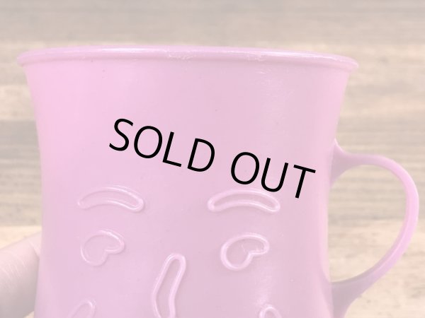 企業キャラクターのクールエイドの80年代ビンテージプラスチックカップ