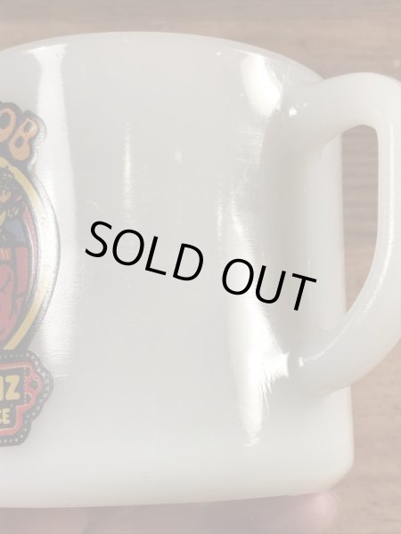 Showbiz Pizzaのアドバタイジングキャラクター“Billy Bob”のヴィンテージファイヤーキングマグ