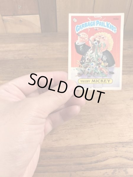 トップス社製のガーベッジペイルキッズの80年代ビンテージステッカーカード