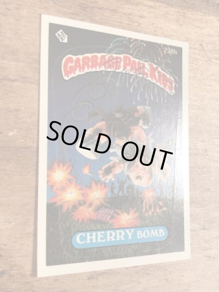 トップス社製のガーベッジペイルキッズの80年代ビンテージステッカーカード