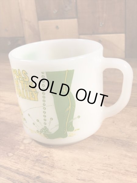 アドバタイジングキャラクターのグリーンジャイアントのミルクガラス製ヴィンテージマグ