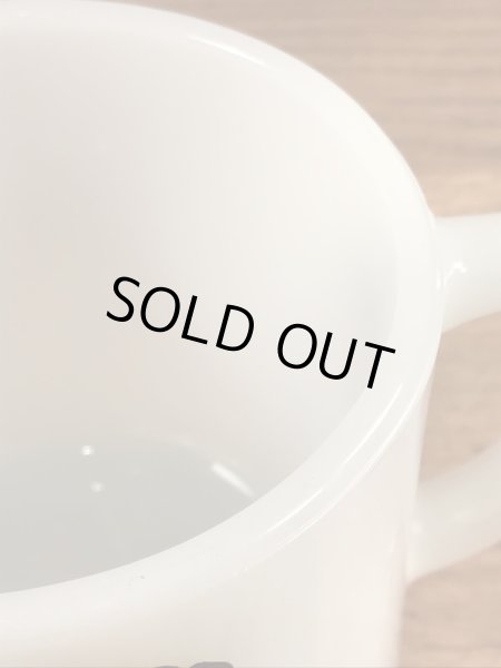 Showbiz Pizzaのアドバタイジングキャラクター“Billy Bob”のヴィンテージファイヤーキングマグ