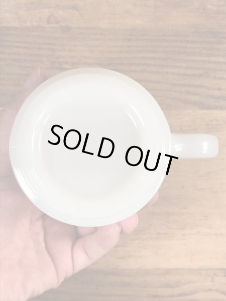 Glasbake社製の“Work Bugs Me!!”のミルクガラス製ヴィンテージマグ