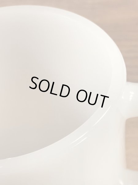 Glasbake社製の“Work Bugs Me!!”のミルクガラス製ヴィンテージマグ