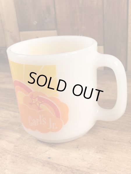 グラスベイク社製のCarl's Jr.のミルクガラス製ヴィンテージマグ