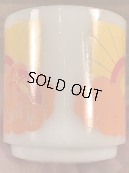 グラスベイク社製のカールスジュニアのミルクガラス製ビンテージマグカップ