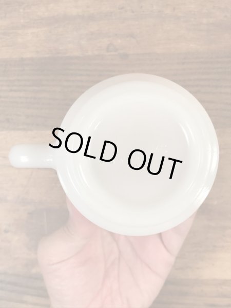 グラスベイク社製のCarl's Jr.のミルクガラス製ヴィンテージマグ