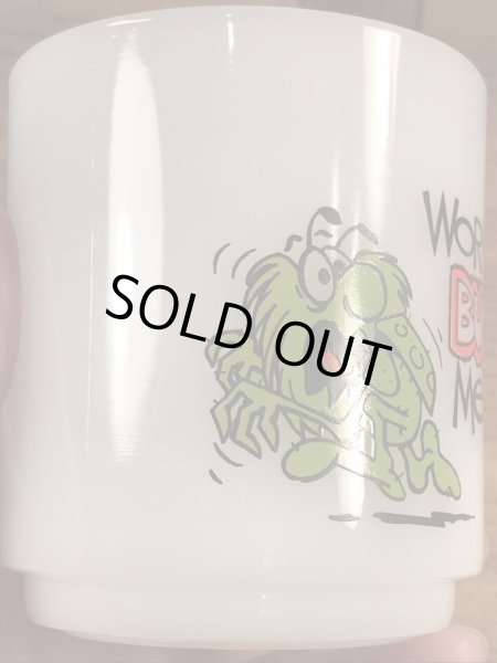 Glasbake社製の“Work Bugs Me!!”のミルクガラス製ヴィンテージマグ