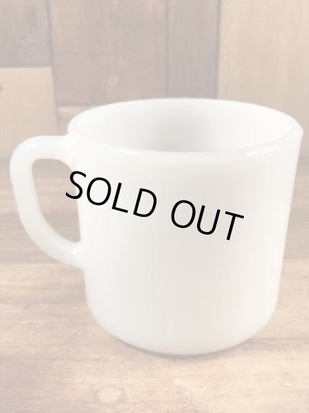 Showbiz Pizzaのアドバタイジングキャラクター“Mitzi”のヴィンテージファイヤーキングマグ