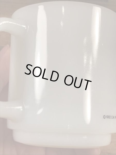 Glasbake社製の“Work Bugs Me!!”のミルクガラス製ヴィンテージマグ